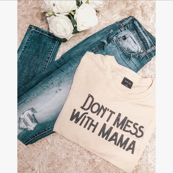 Don’t Mess With Mama Tee - Picture 4 of 4